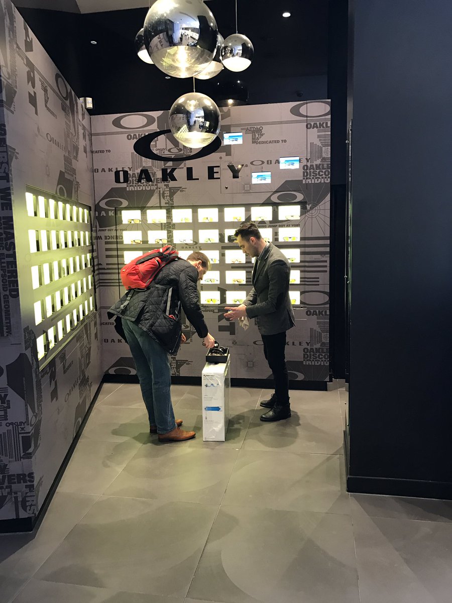 SGHtash's tweet photo. Boggie whipping up an @oakley storm @sgh8143! #oxstdreamteam @rafaloge @GavinSGHLondon1 https://t.co/clPnMVBZnv