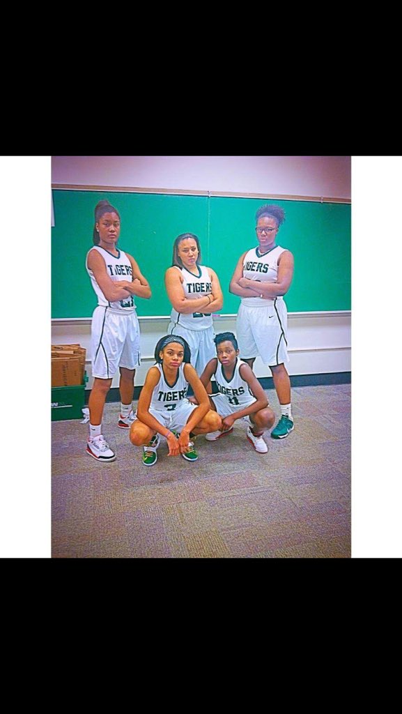 ChareseCook's tweet image. Some of these girls I've spent 7 years with 🏀, and along the way I developed something more than a friendship 💕💕it's not over tho #staterun