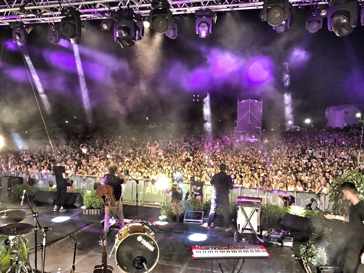 dbnbotgardens tweet media