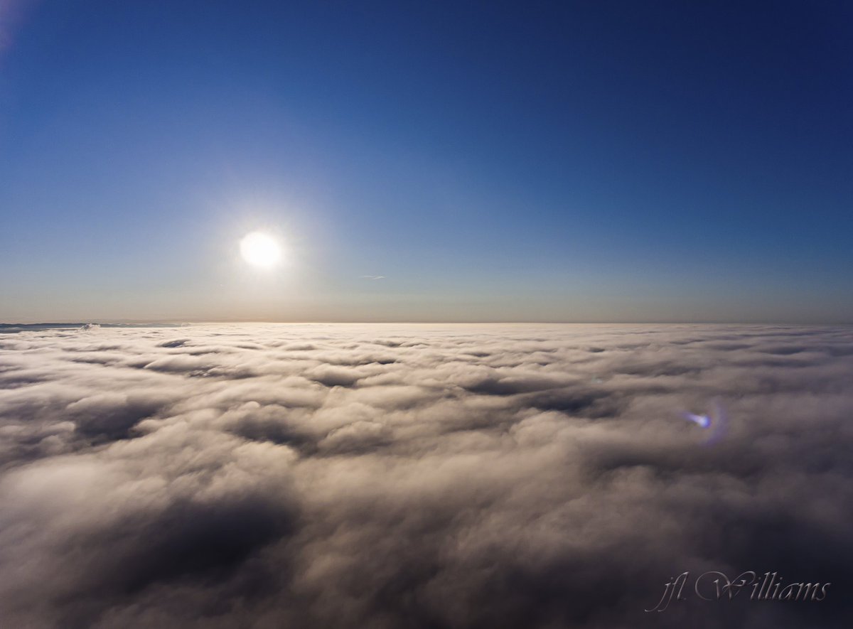 StormHour's tweet image. Above the Clouds.. #Ontario Canada #aerialphotography Courtesy of @interesting5255 #StormHour