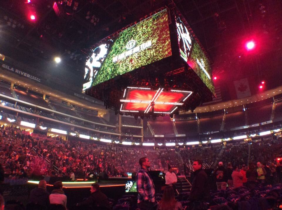 Marsphotoz's tweet photo. #wvsuccess #wvmomentum #YSBH Yeah, we packed this arena. 20,000 plus for 3 days. Glendale, AZ Gila River Arena https://t.co/hkaZsiFi7A