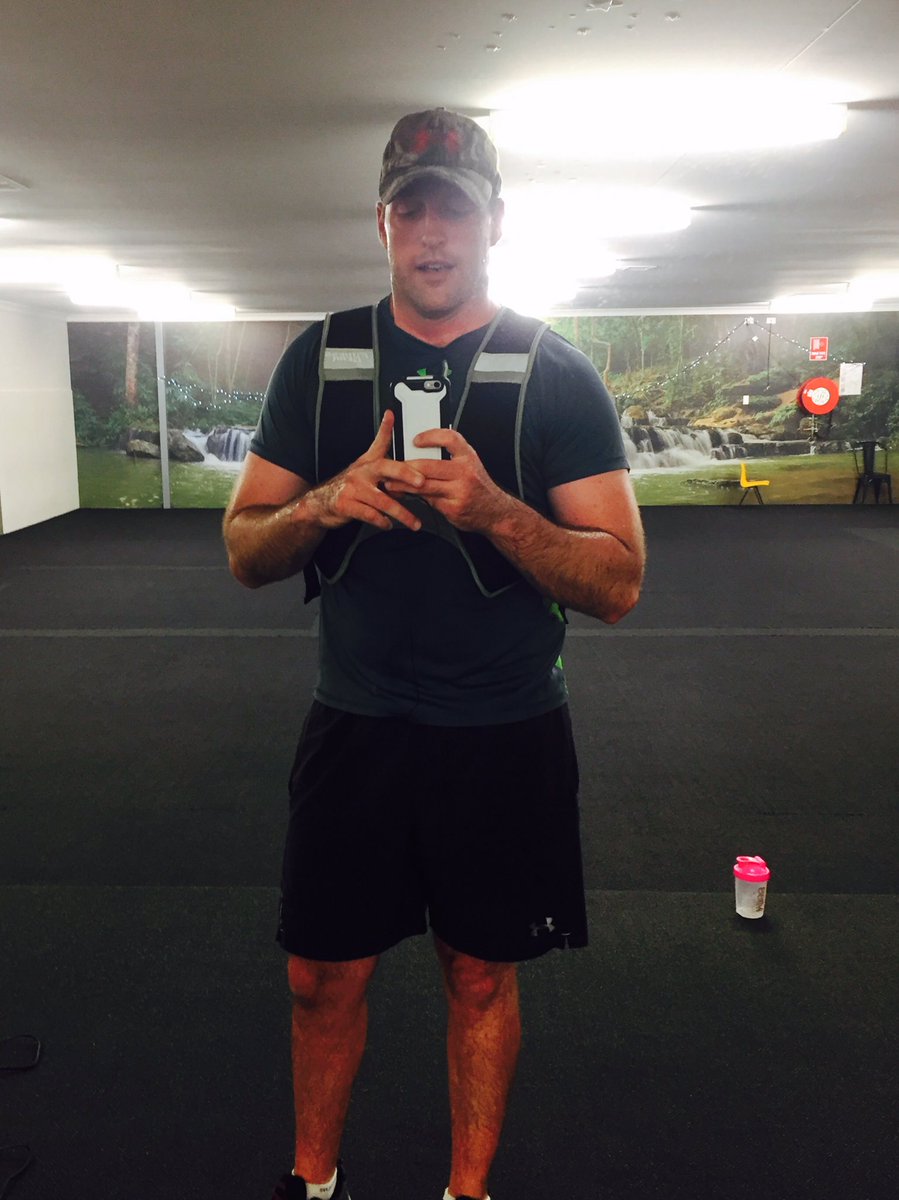 ProjectBowhunt's tweet image. Earning that Bull Elk #PuddleOfSweat  #TrainHardHuntEasy