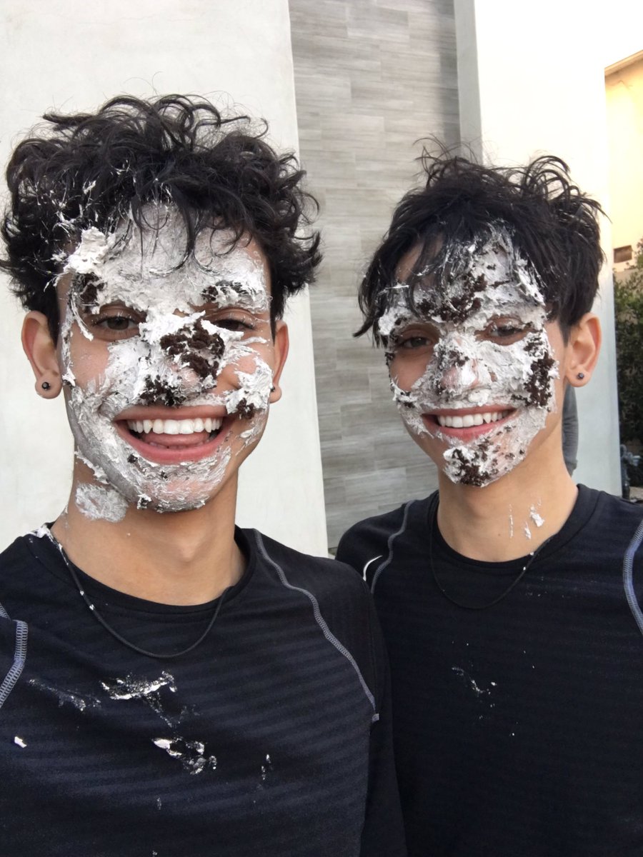dobremarcus's tweet photo. we got in a cake fight haha https://t.co/Bq6mj7EfW4