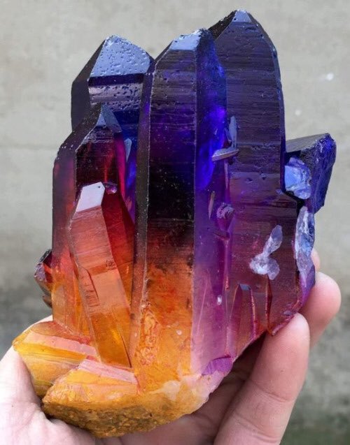 SeriousStrange's tweet photo. Rainbow aura quartz. https://t.co/spaZGW3sT2