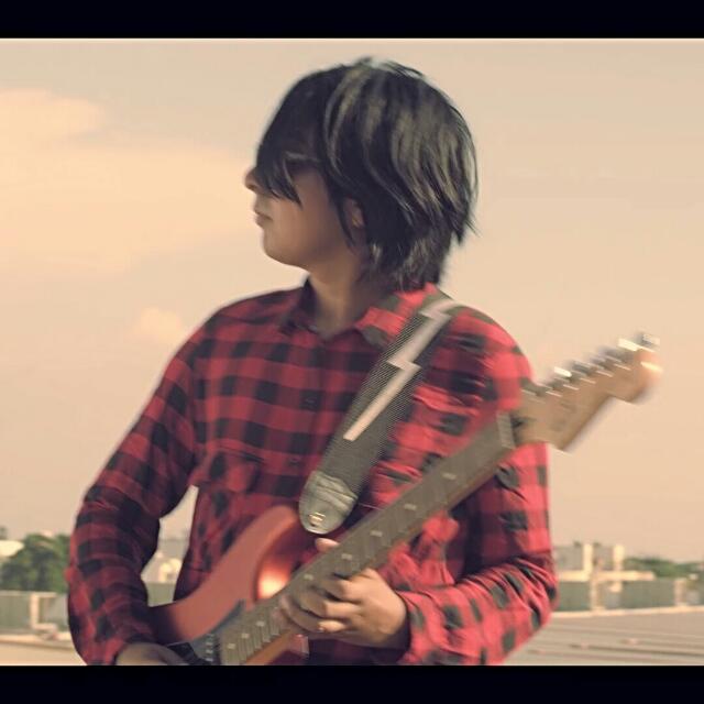 ReinaRojaBand's tweet photo. Que nada te impida ser tu mismo, cuando te olvidas de quien eres, tu magia se pierde. Nuestro guitarrista  @Dani_LeonK https://t.co/JvNLjjCJuf