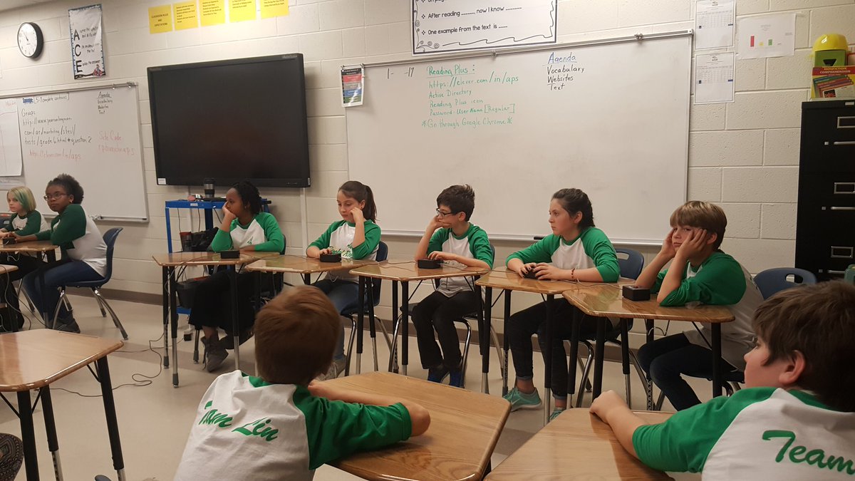 MsPartridgeRead's tweet photo. Round 3! Bring on the books!! @MaryLinRockets @LinFoundation #APShrrb https://t.co/XYUM7pjpSq
