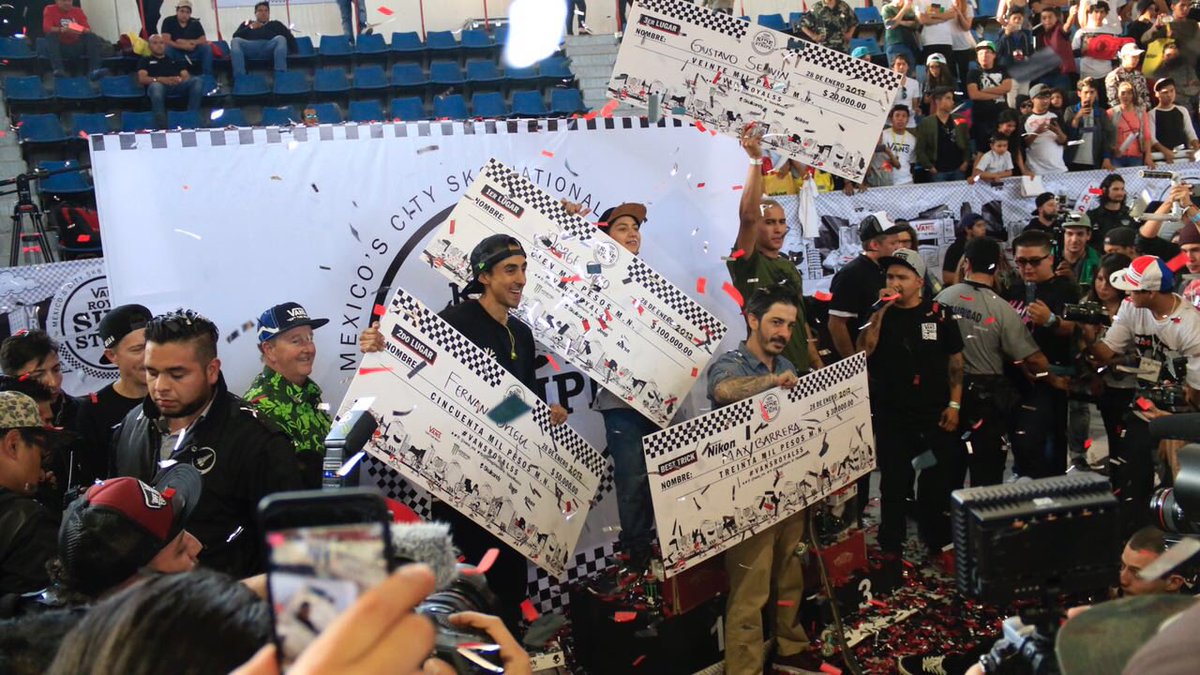 vans_mx's tweet photo. Después de una competencia sin precendetes, Jorge Soto, Fernan Origel y Gustavo Servín se coronan como los más grandes. 🏁🔥💪#VansRoyalSS https://t.co/UsTjNZ33D2