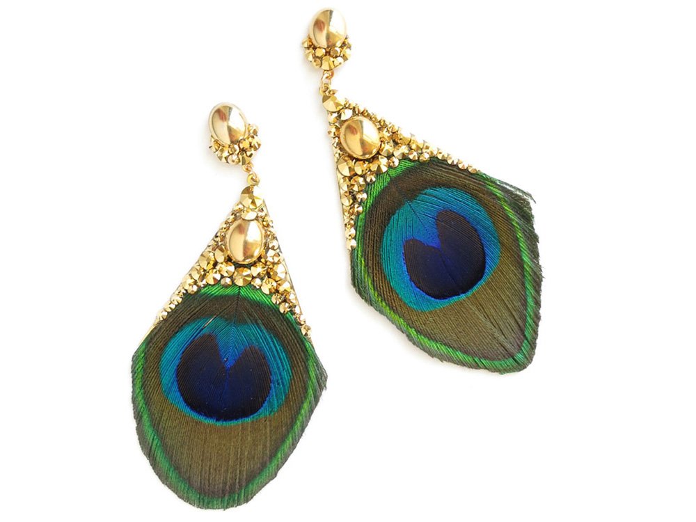 bostoncommag's tweet image. No matter how many layers you&apos;re wearing, everyone will still see these statement earrings. ow.ly/4RnT308qCYA @AprilSoderstrom