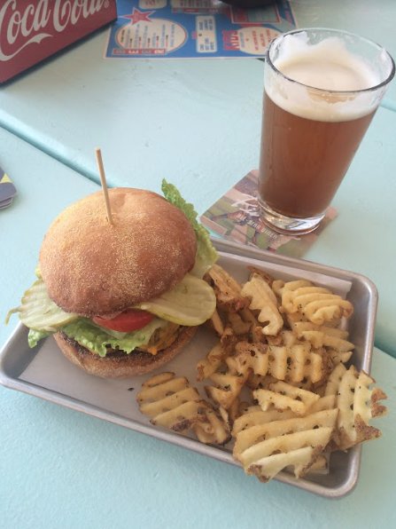 thepinupsf's tweet photo. Welcome #SPIE! Join us for some refreshing drinks &amp; tasty lunchtime #sfeats upstairs!👆#SfFiDi #bayareaeats https://t.co/YpzZ20Ajpd