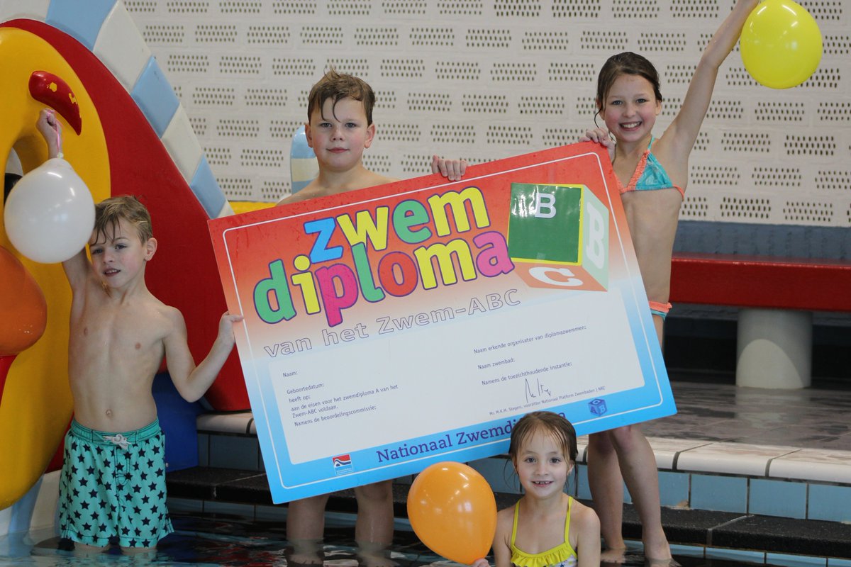 heygrave's tweet photo. Feest in het zwembad! 200 kinderen zijn geslaagd voor hun zwemdiploma!
GEFELICITEERD!!! Super goed, wij zijn trots op jullie! https://t.co/p9jvuVkPr1