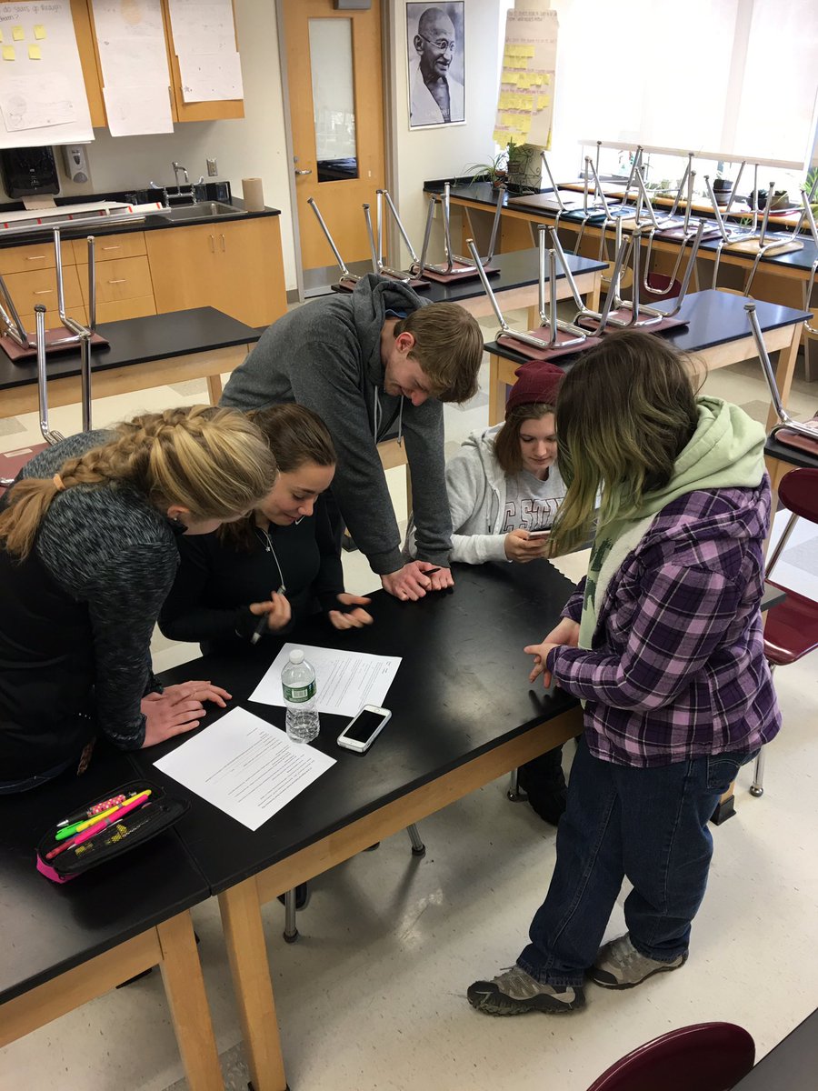MarshaJorgensen's tweet photo. Busy day of CHS Ss prepping for @NOSBRocks competition next weekend at UConn Avery Pt #cantonedchat #marinesciencerocks https://t.co/Aiw3MBmoMX