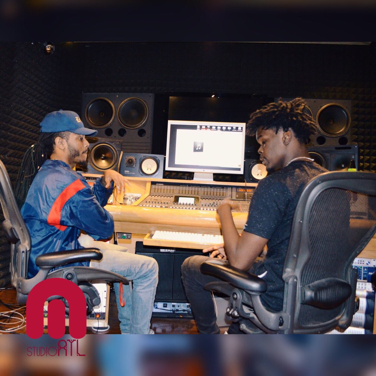 MStudioAtl's tweet photo. โก๏ธโก๏ธโก๏ธ @mookstyles_lir & @lixkonsauxe going in at #MStudioATL !!
. #rapper #songwriter #audioengineer #producer https://t.co/HSJtpuWLQT https://t.co/C1knrFeg2M