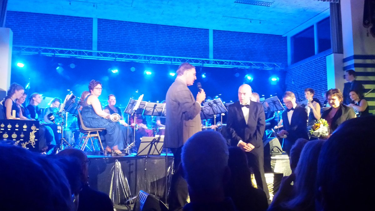 Galaconcert Tavenu Opperdoes. Van harte gefeliciteerd met jullie 100 jarig bestaan.Ik geniet van dit muzikale feest!