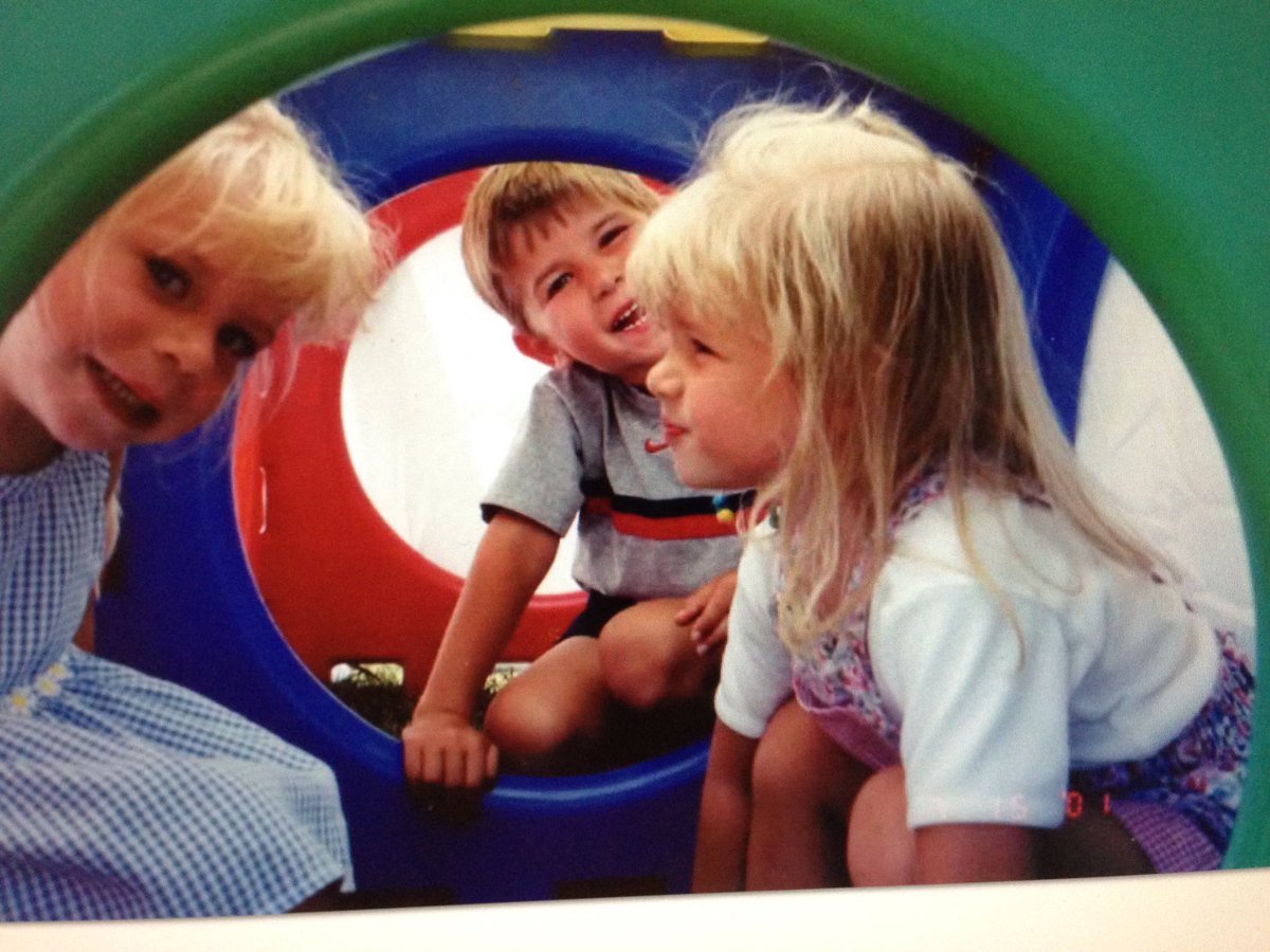 heck_kelly's tweet photo. Happy 19th birthday bff ily sooo much💕 hope your day is as awesome as you!!! Thx for lending me clothes and coloring my hair :') https://t.co/keOgl8h2Gd