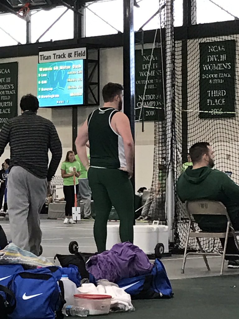 IWU_XCTF's tweet photo. @3wilmz or the jolly green giant? https://t.co/2u11ZS0nOo