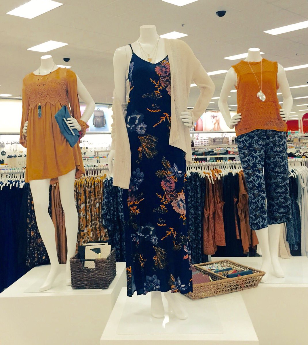 A little navy and gold update my TM did to our RTW focal for the weekend. Love the colors we are getting in! #TargetStyle #VMTL #keepitfresh