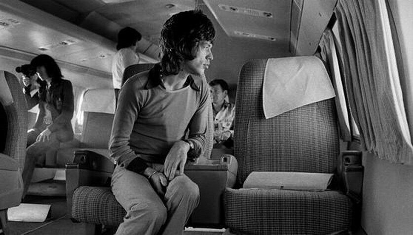 crockpics's tweet photo. Mick Jagger on The Rolling Stones private jet, 1975 https://t.co/HTiRCJxUBY