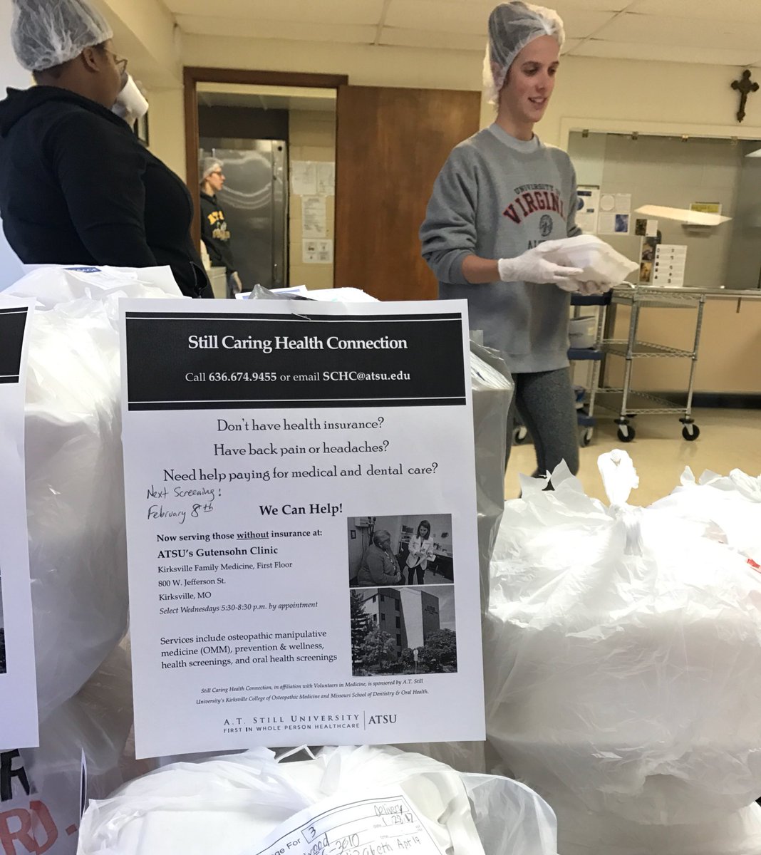 drCrownKing's tweet photo. Teaming up with @HopesKitchenKV today to dish out hot meals for the community &amp; spread the word for SCHC's free health screening nights! https://t.co/xIOI5rkgdz