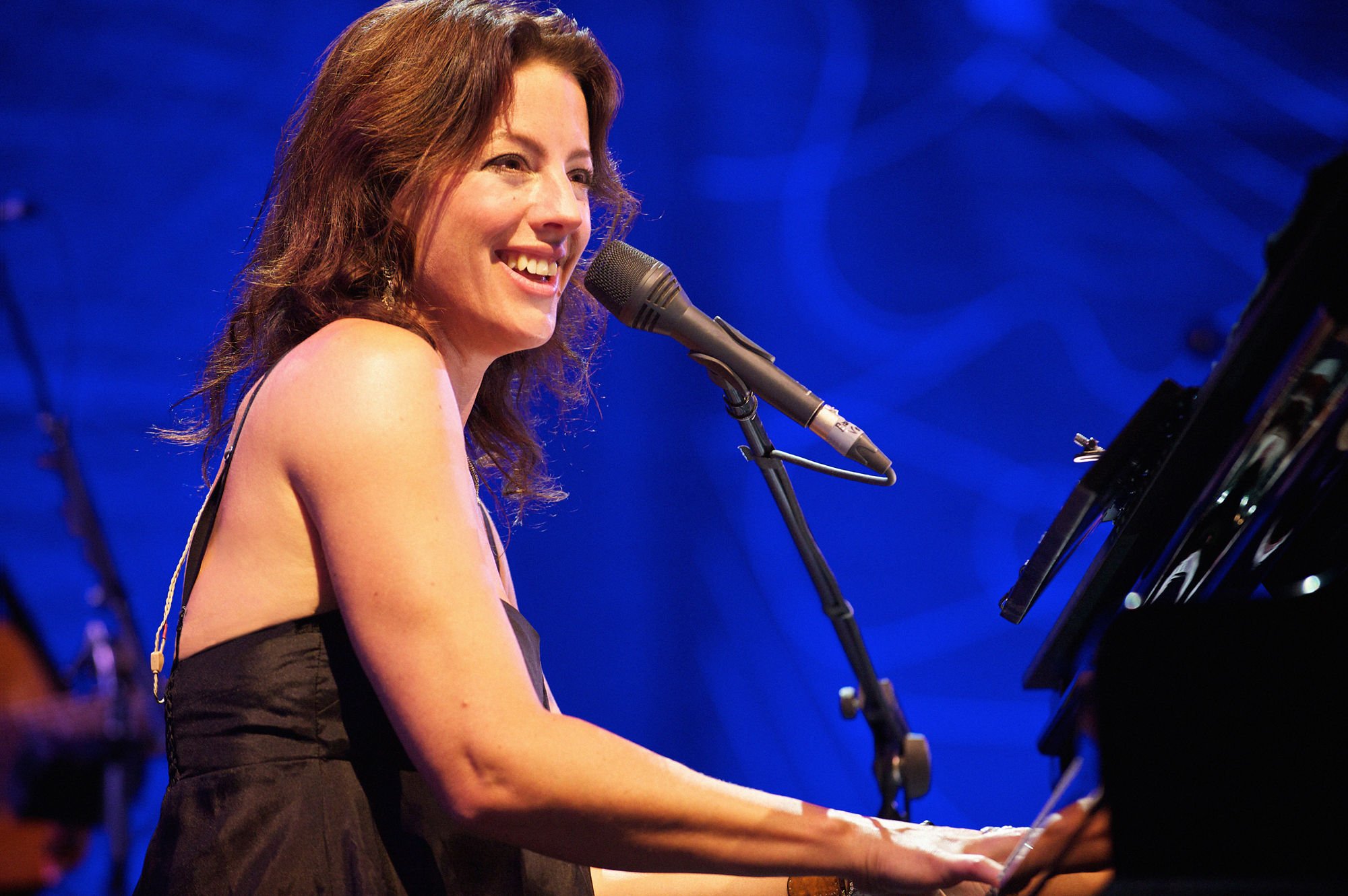 FELIZ CUMPLEAÑOS, SARAH MCLACHLAN! / HAPPY BIRTHDAY, SARAH MCLACHLAN! (49)  