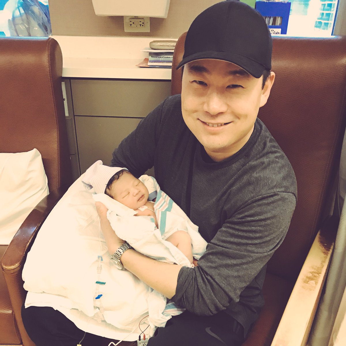 bohan's tweet photo. Three generations ❤#JacksonJonathan https://t.co/EcWJ23OyCk