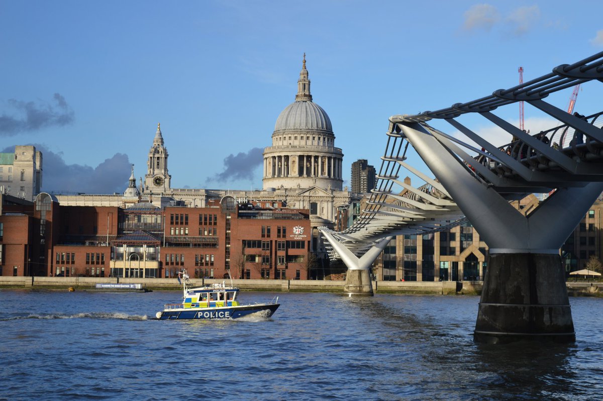shotsdrldn's tweet photo. @MPSonthewater going past St Paul's this afternoon 🙋 https://t.co/5xuROOS6Ip