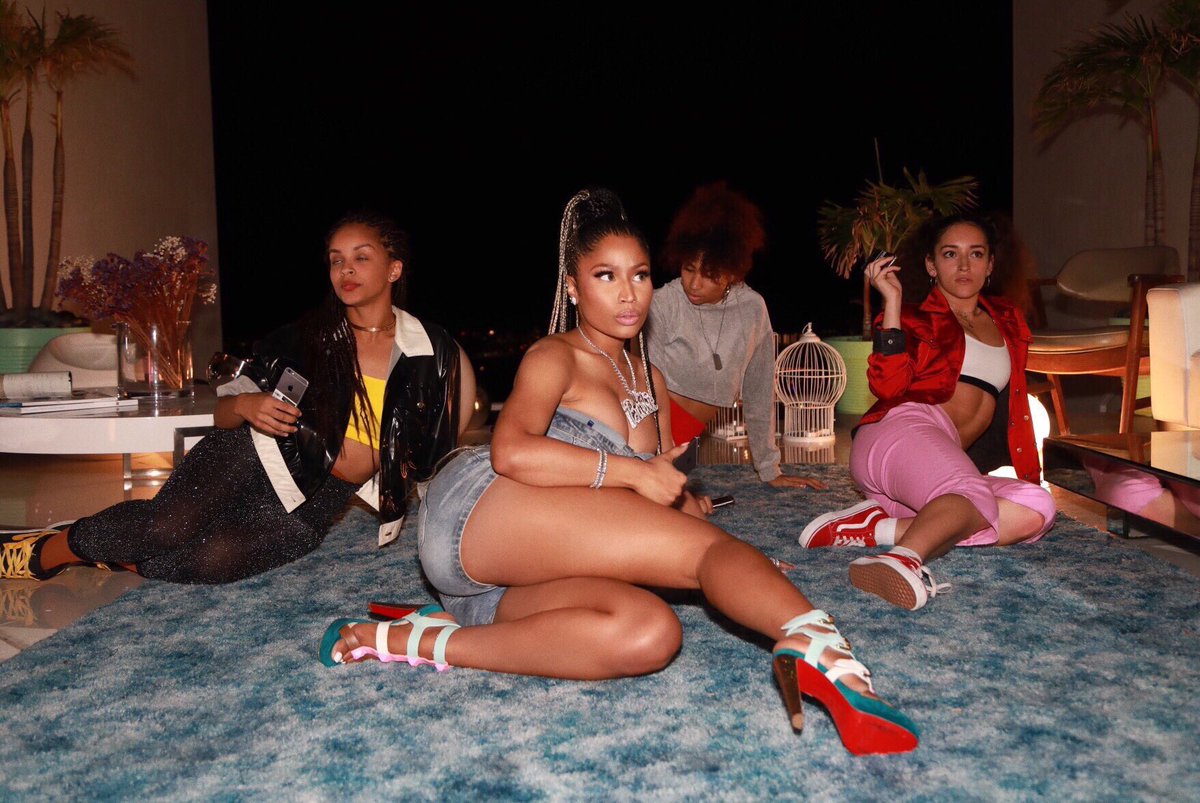 PrettyyySomali's tweet photo. Watch the #RunUpLyricVideo on YouTube ππππ½ββοΈβ¬οΈ @NICKIMINAJ https://t.co/1tn7Di5DcP