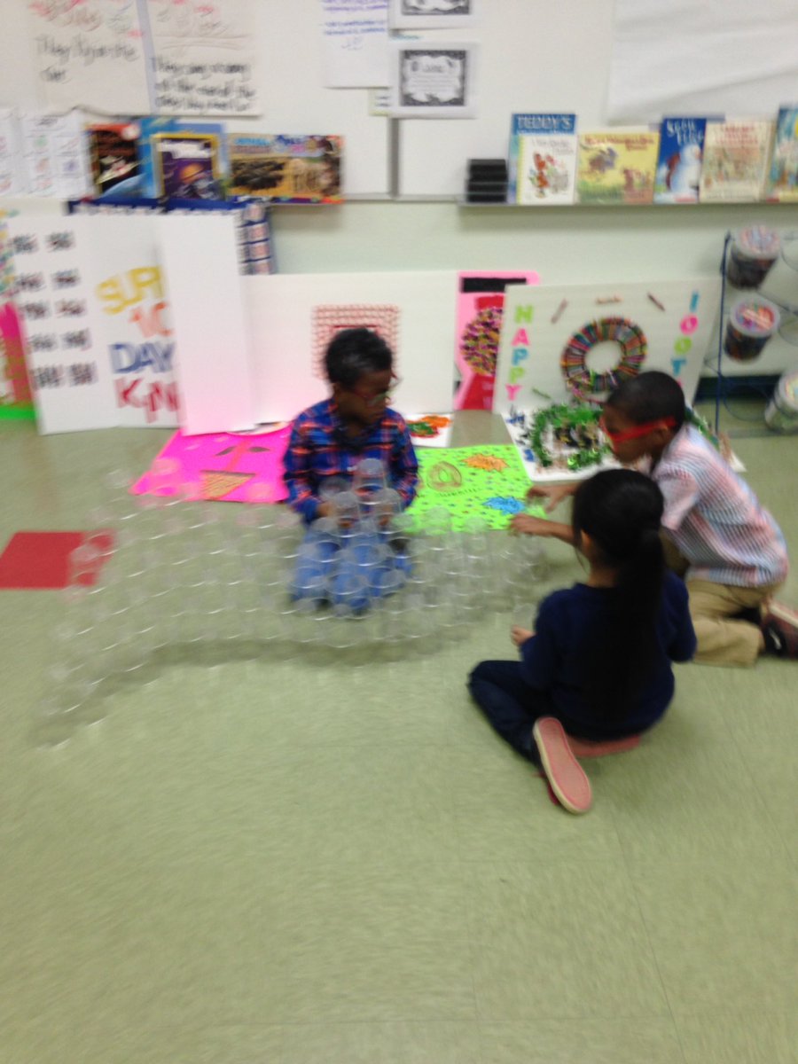 LauraABrandes's tweet photo. 100th day fun! @Life_Eagles @happilytaken97 @KimRiepe https://t.co/MiW7cNR27N