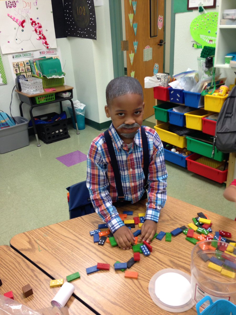 LauraABrandes's tweet photo. 100th day fun! @Life_Eagles @happilytaken97 @KimRiepe https://t.co/MiW7cNR27N
