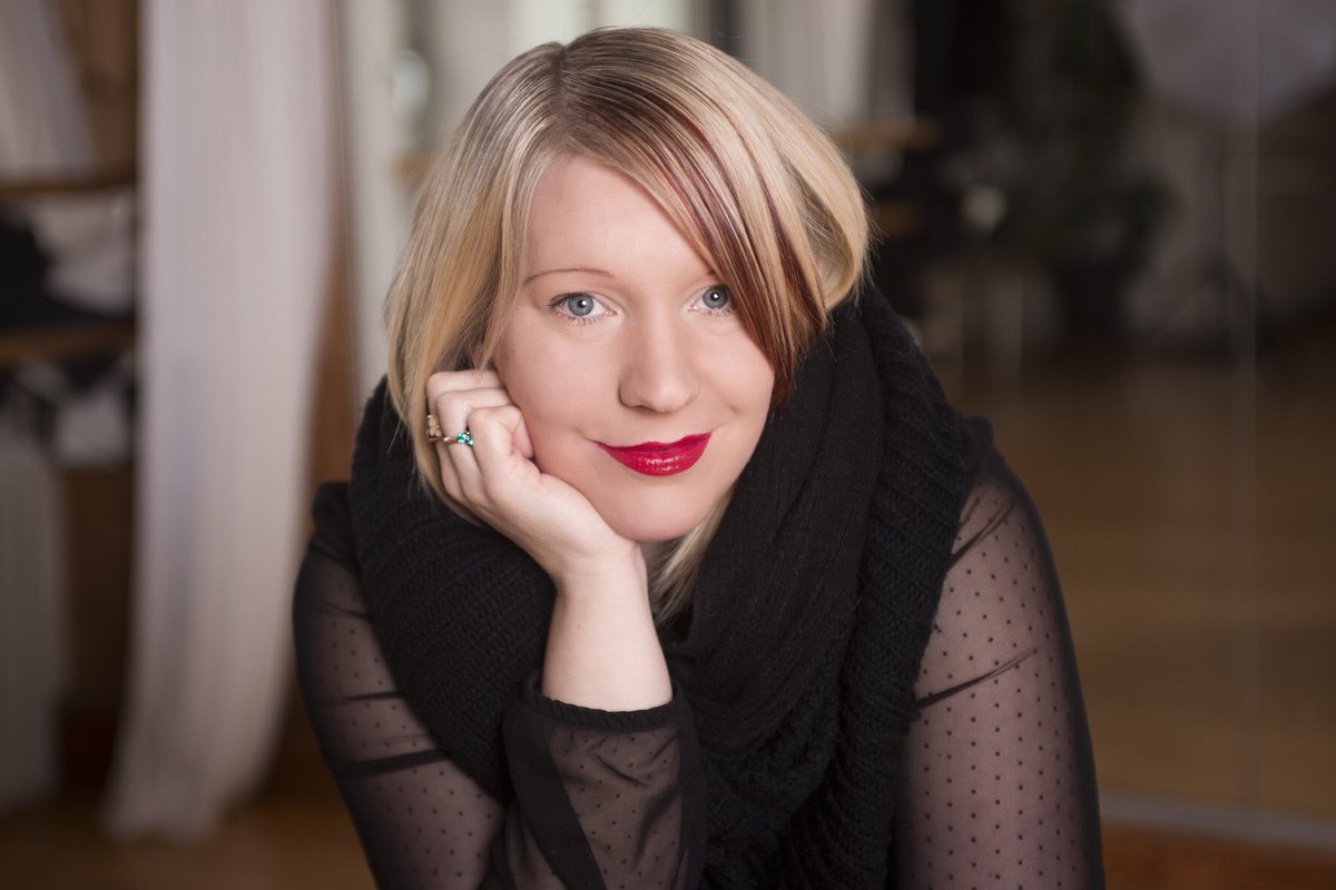 turid_mueller's tweet photo. Heute: Fotoshooting fürs Plakat der Teilzeitrebellin #teilzeitrebellin #chanson #kabarett #musikkbarett #foto #fotoshooting #turid #beauty https://t.co/j2vCsv3HLZ