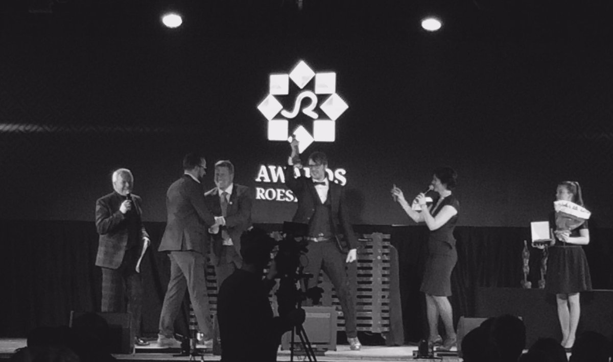 VOKA_CVerstraet's tweet photo. En de @roeselareawards bedrijf vh 2016 goes to ... #Nanopixel ! Proud #Voka member. Futureproofed en Congrats! https://t.co/5EBCDtrRcV