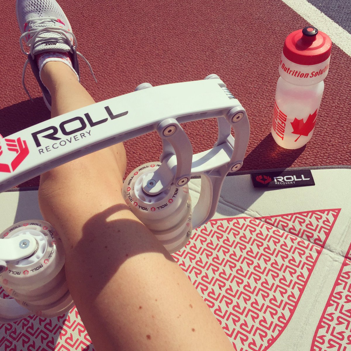 noellemontcalm's tweet photo. My friends helping me with my #recovery in the sun☀️ today. #digdeeper #r8 #infinitnutrition #customnutrition #customfuel https://t.co/AcmV1EV4GN