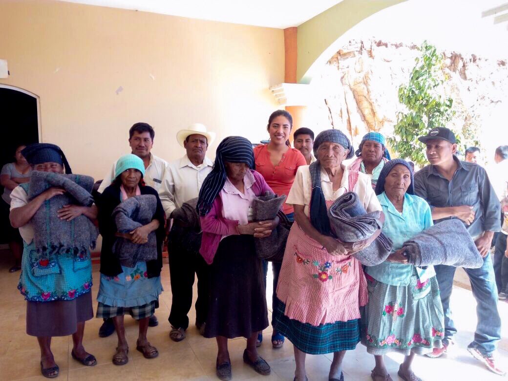 DIF_Oaxaca's tweet photo. En el #DIFOaxaca bajo el liderazgo de la Presidenta @IvetteMurat, trabajamos sin descanso y con amor para quienes más lo necesitan. https://t.co/zNopyYoqd8