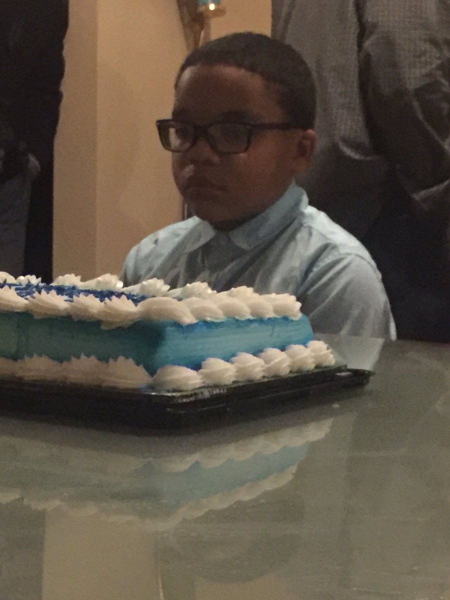 CauseWereGuys's tweet photo. When ya mom say she throwing you a Birthday party, but it's really for her: 😂💀🤦🏾‍♂️ https://t.co/ZVvGXw3Q4f