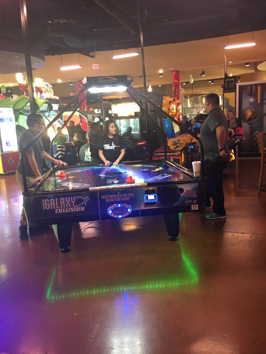 Explorers1103's tweet image. Air hockey is more out speed.