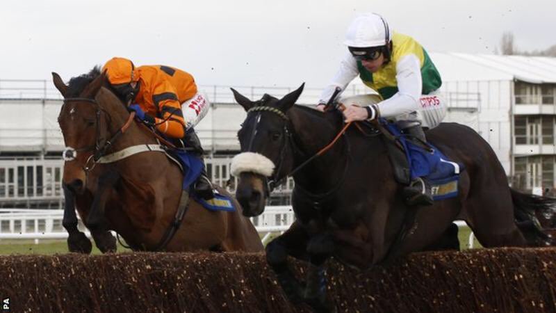 Cotswold Chase: Many Clouds dies after beating Thistlecrack at #Cheltenham
bbc.co.uk/sport/horse-ra… <a href="/BBCNews/">BBC News (UK)</a>  #BanHorseRacing