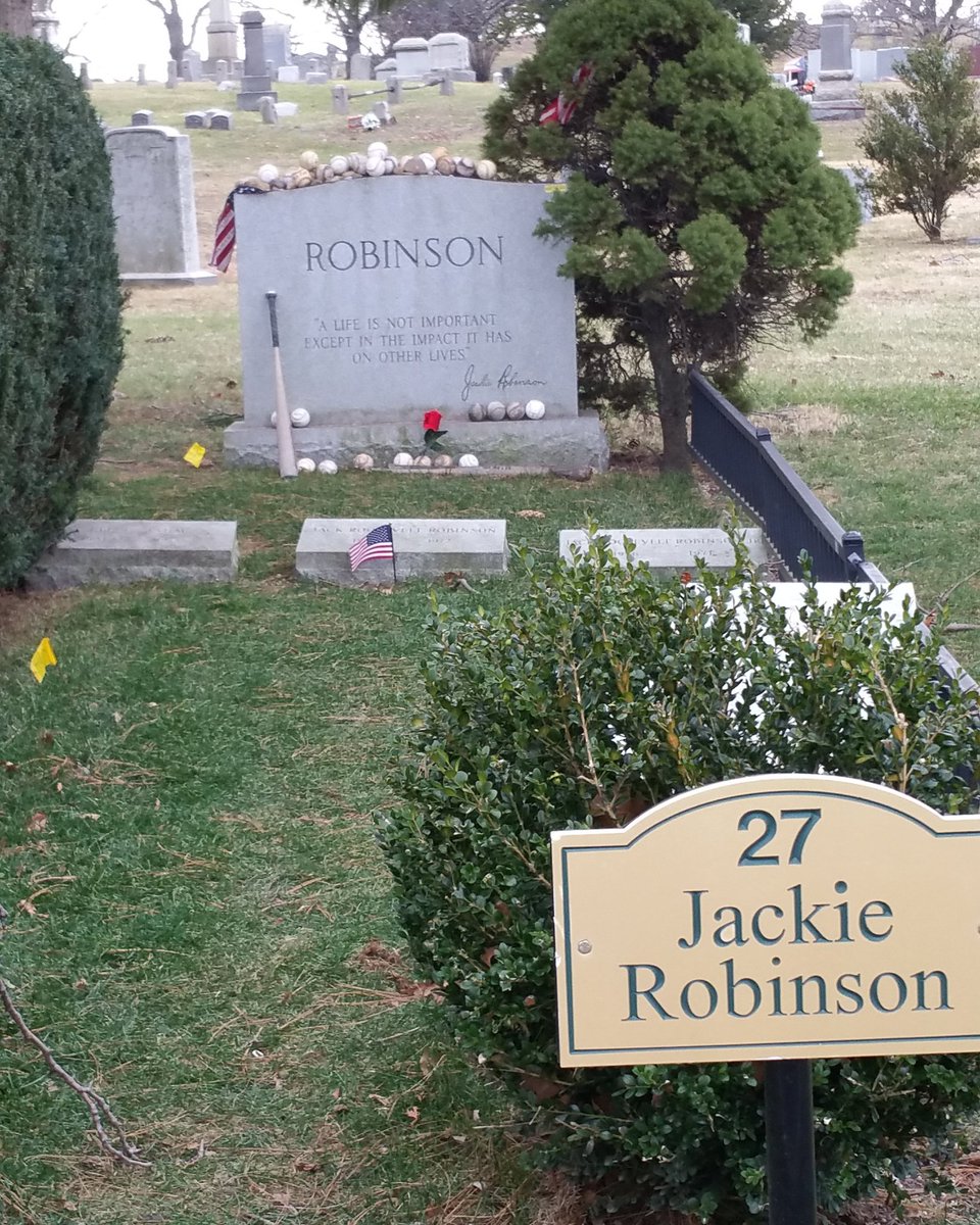 gotghost4us's tweet image. I was going through the cemetery today and took this picture for baseball fans .