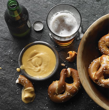 USFoods's tweet photo. #ServerTip: Looking to increase check avgs? No one can say no to The Bavarian Pretzel and Beer Cheese combo! Info: https://t.co/ghoZhNaFAp https://t.co/iife2fMXpG