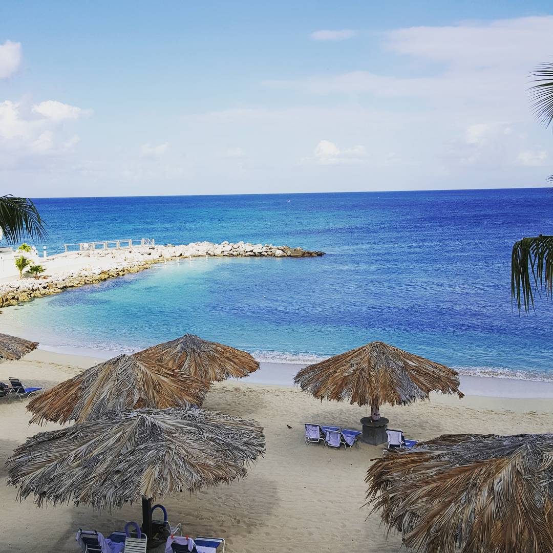 cheapcaribbean's tweet photo. FACT: for every 10 hrs of vacation you take, your year-end performance ratings improve 8 percent. So, beach vacays = a raise for you. https://t.co/eCtBX4Azmc