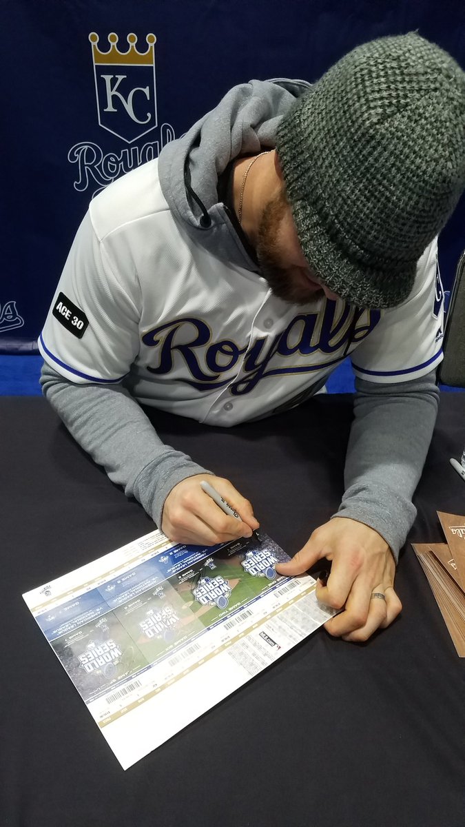 KittyCat1964's tweet photo. Alex ink. #ws2015 #RoyalsFanfest #royals https://t.co/74flZMnNpZ