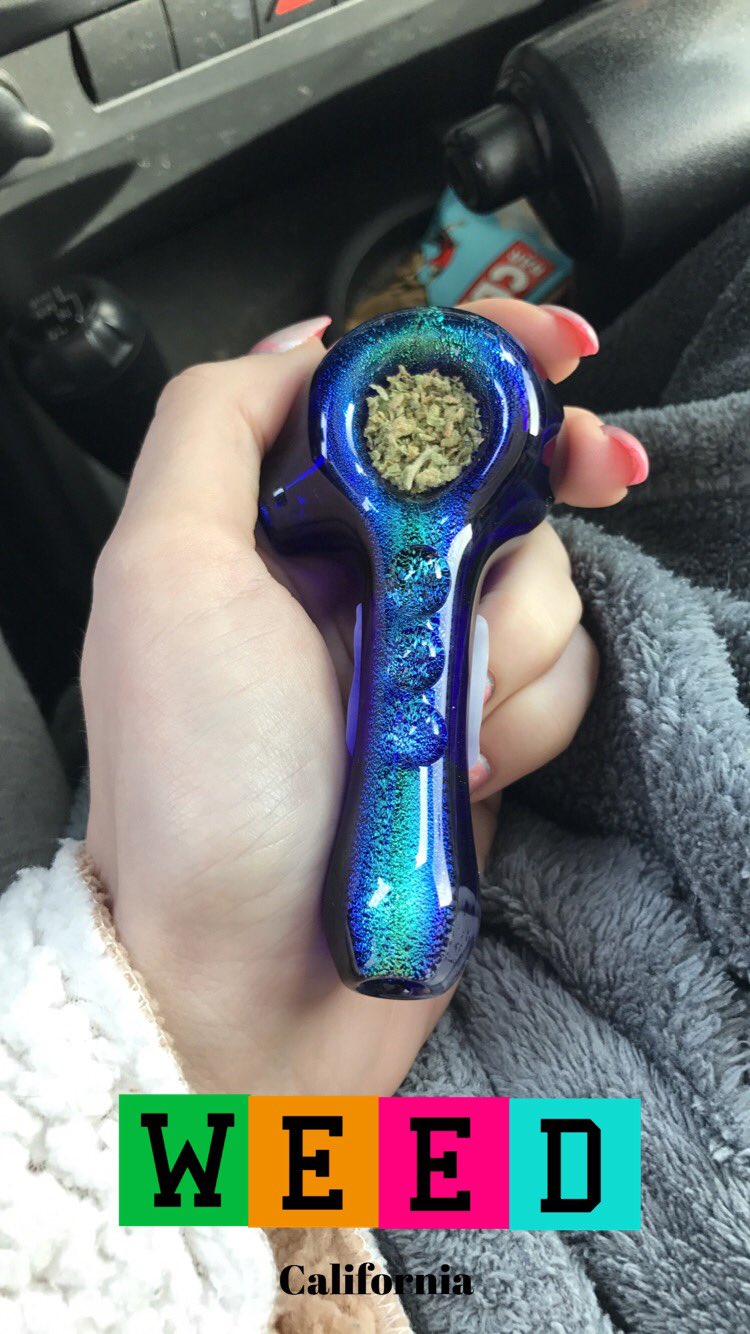 8 1/2 hours left!! You know me, I had to stop in Weed and smoke a bowl 😛 https://t.co/O82oJZgzx7