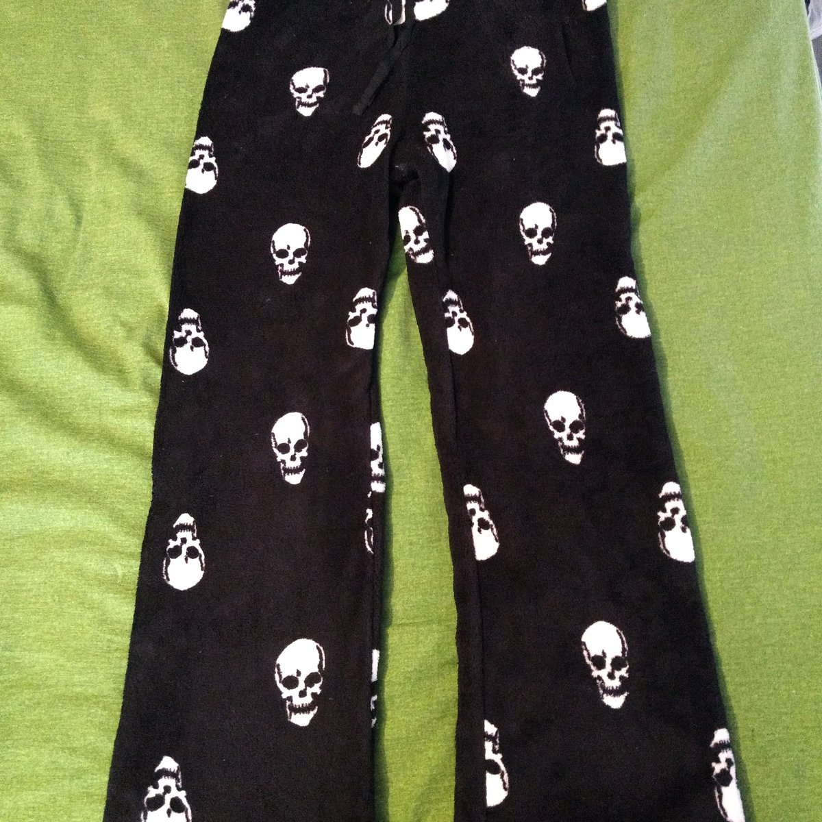 aoki_vic's tweet photo. Sabía que me iba a servir está pijama para estos frios 😍😍😍😍 https://t.co/7aRUQcknVo