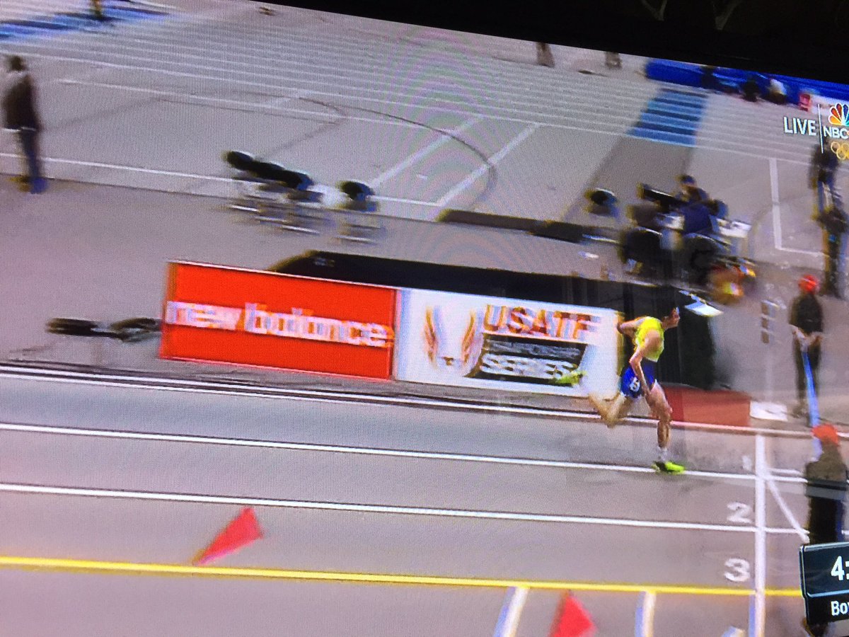 Josh Hoey with the HUGE upset over DJ Principe in the mile at the New Balance Grand Prix in Boston! Winning time: 4:09.26!