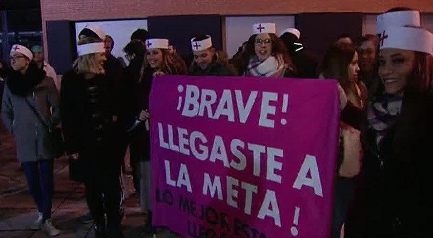A3Noticias's tweet photo. VÍDEO ▶ Los 13.000 estudiantes del MIR celebran el fin de un año de encierro y estudio tras cinco horas de examen https://t.co/9j4r0BiwWB https://t.co/geuu5CmuYK
