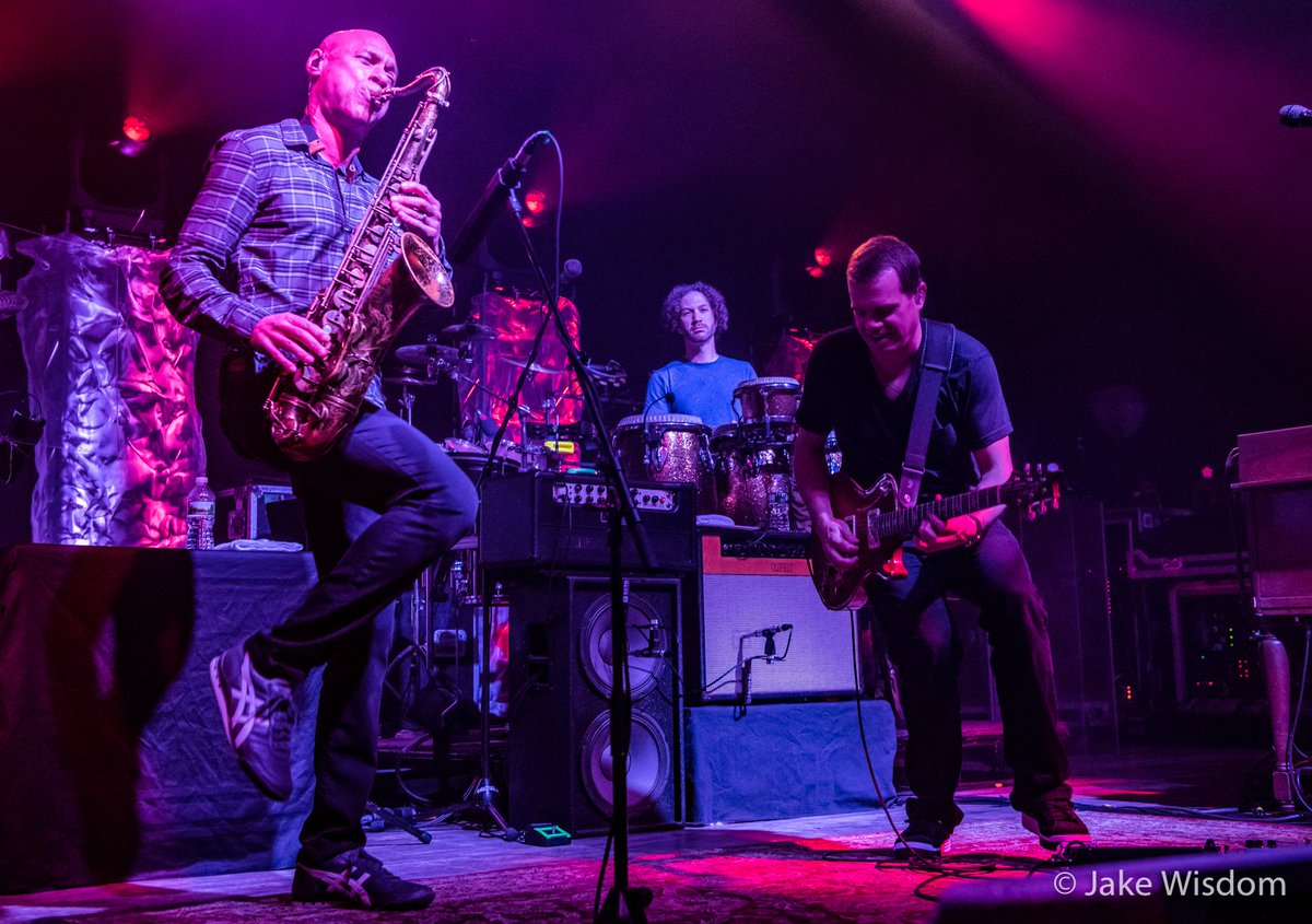 Farag is not impressed. 📷 <a href="/jakewisdom/">Jake Wisdom</a> 1/27/17 <a href="/statetheatreME/">State Theatre</a> w/ <a href="/joshua/">Joshua Z Weinstein</a>