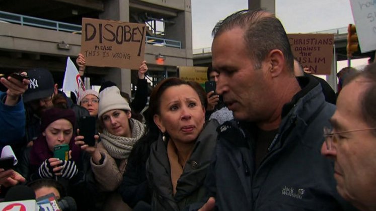 2 Iraqis file lawsuit after being detained at airport due to travel ban #immigration bit.ly/2jqt6WT https://t.co/yEzgKE2vPm