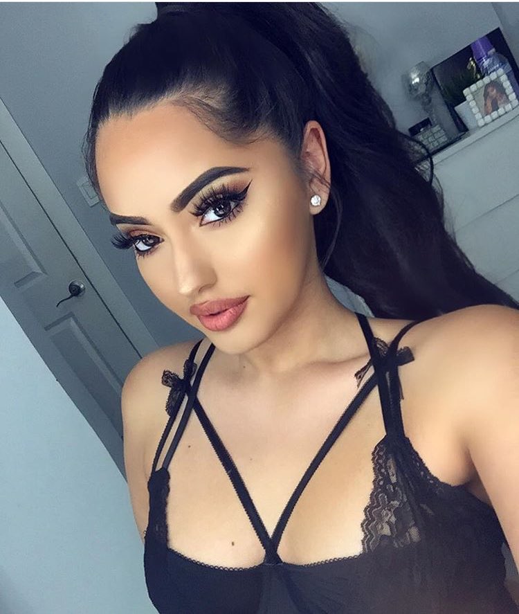 Hello. My name is slim shady. Not new to fl/rp. I'm looking for friends. Rt?