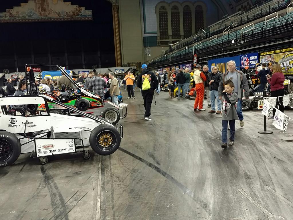 RSweetenImages's tweet photo. Setting up for #FanFest #ACIndoor https://t.co/RKIhVfe40m