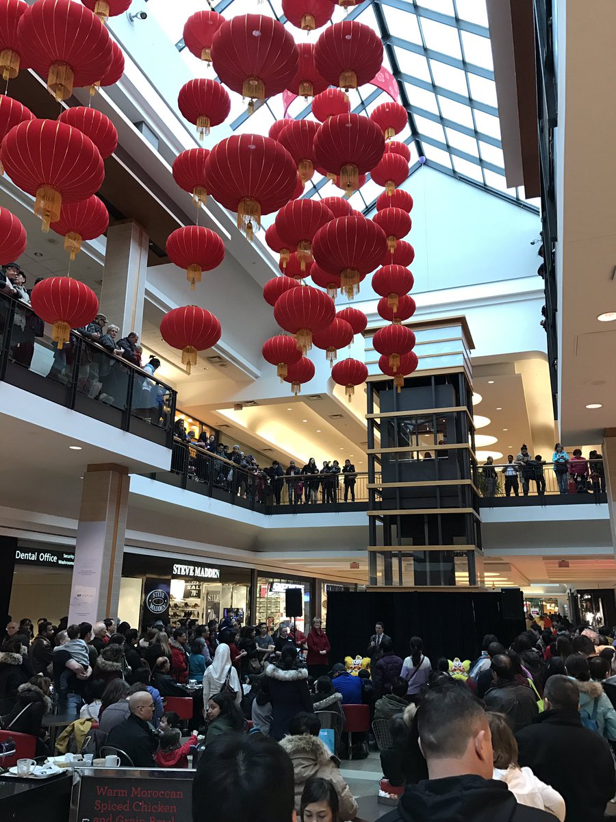Great to be @CFFairviewMall this morning for #chinesenewyear festivities w/ <a href="/shelleycarroll/">Shelley Carroll</a> &amp; <a href="/kenlister1/">Ken Lister</a> #onpoli