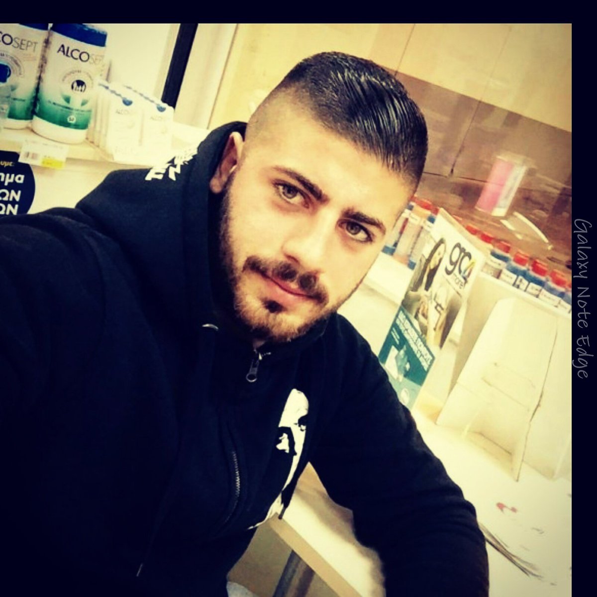 redpostapp's tweet photo. BEWARE OF THIS GUY... HE IS A CATFISH OF THE WORST KIND
He goes by the name James Danielson
 #catfish #predator #notreal #January28th https://t.co/kqxMFCXt1Q