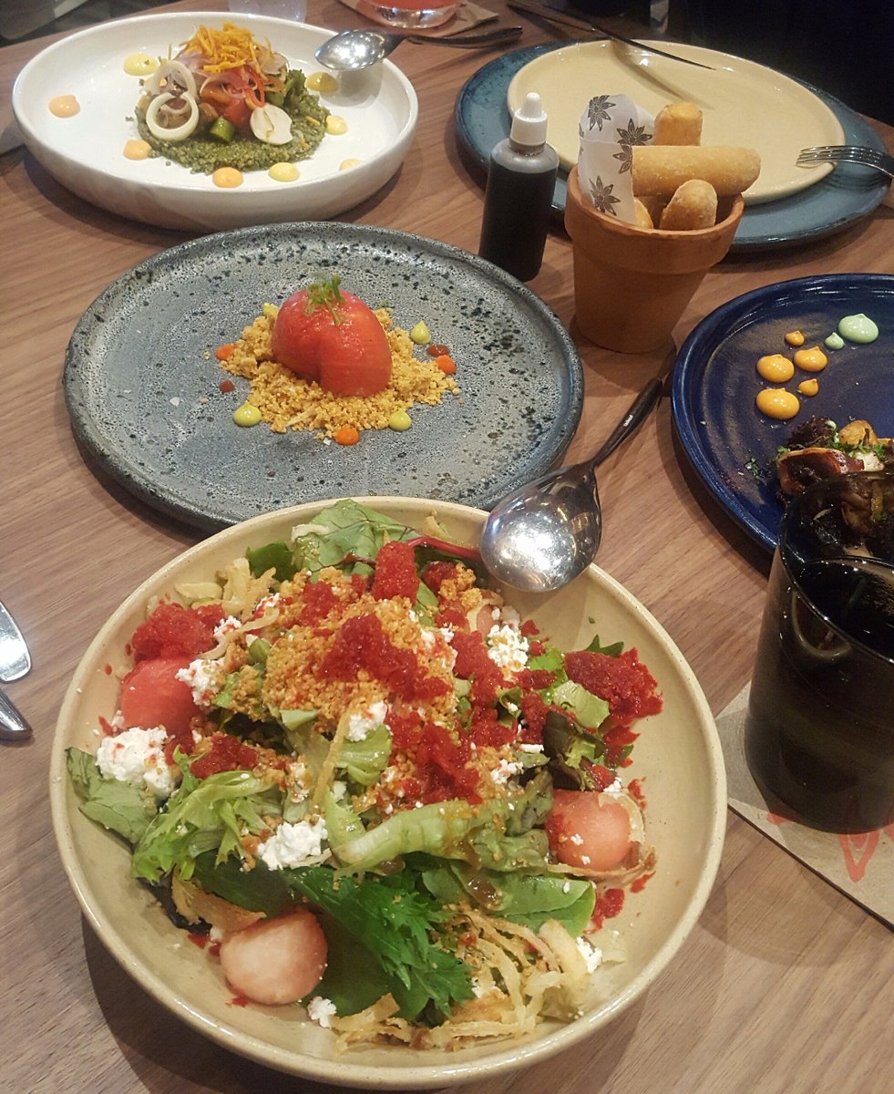 librana81's tweet photo. Cuando el paladar se antoja de una buena mesa, no queda de otra que ir a visitar la tuya @VictorMorenoC siempre delicioso #comidaorgasmica 👏 https://t.co/9k7oJa3ROK